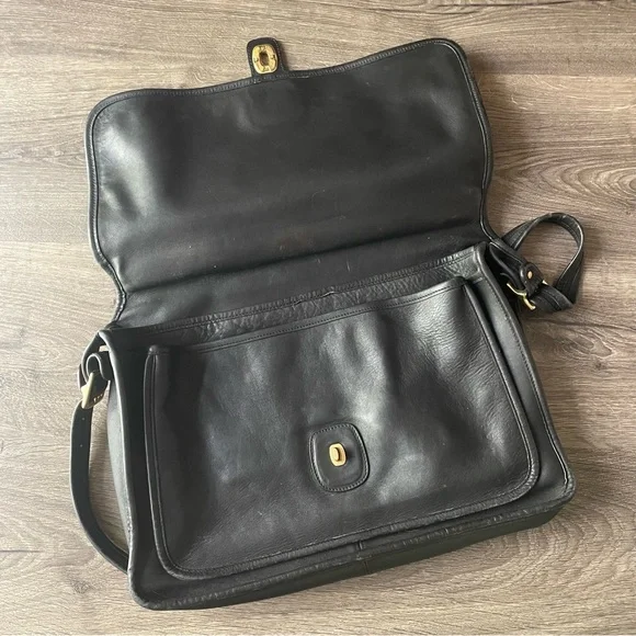 90’s Coach Black Leather Messenger Bag - Picture 5 of 8